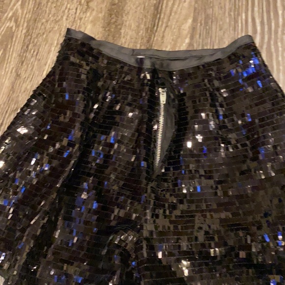 Barely worn sequence shorts - Picture 2 of 2